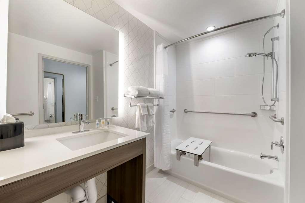 Comfort Suites St. Augustine Historic District Area Room photo
