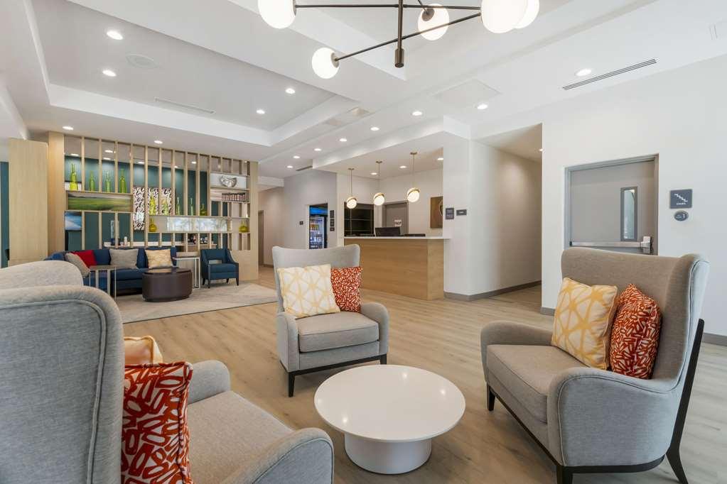 Comfort Suites St. Augustine Historic District Area Interior photo